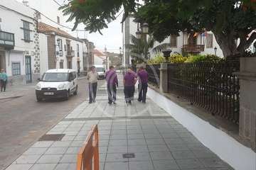 Los afectados por el retraso en el pago de las nóminas municipales exigen cobrar (Foto TA)